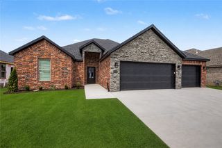 2102 N Dagan Street, Siloam Springs, AR 72761