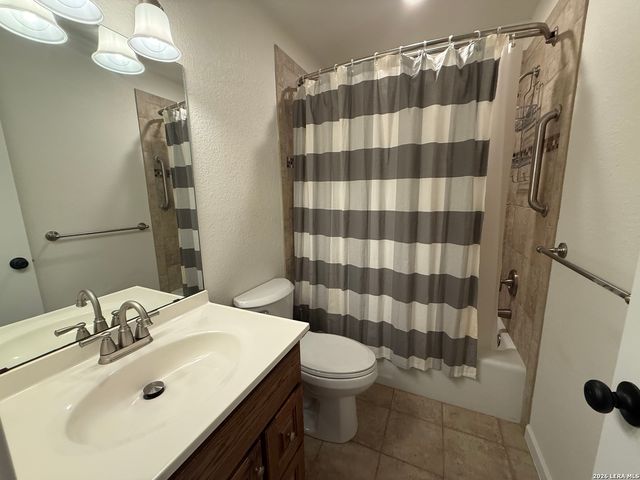 301 WESTBEND CIR, Seguin, TX 78155