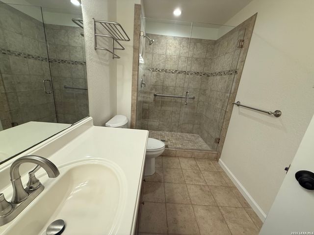 301 WESTBEND CIR, Seguin, TX 78155