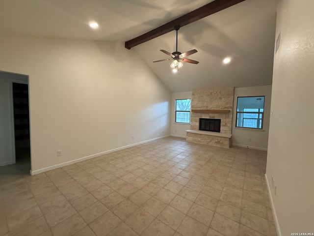 301 WESTBEND CIR, Seguin, TX 78155