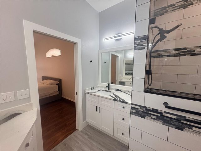 7207 39TH LANE E, Sarasota, FL 34243