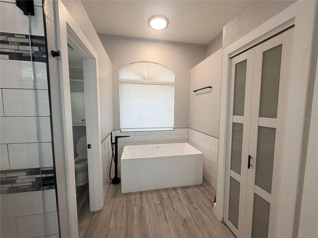 7207 39TH LANE E, Sarasota, FL 34243