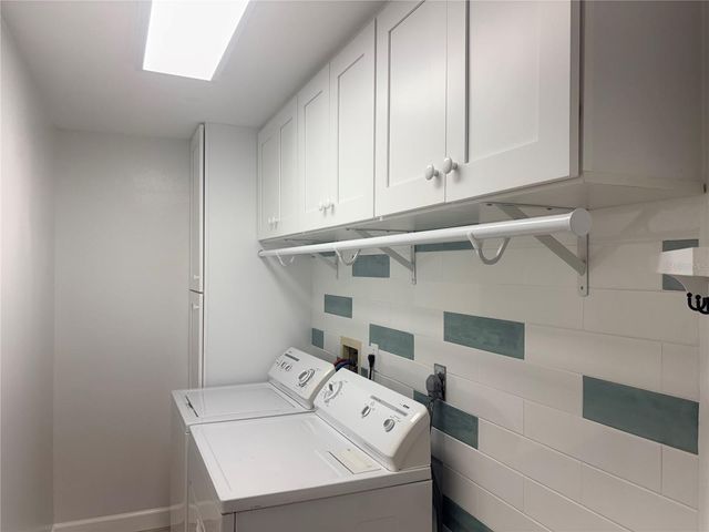 7207 39TH LANE E, Sarasota, FL 34243