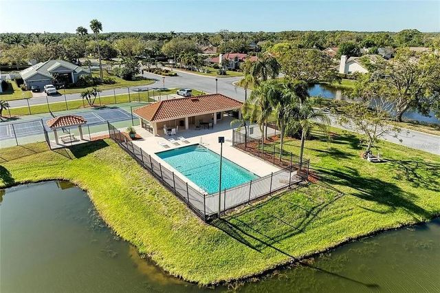 7207 39TH LANE E, Sarasota, FL 34243