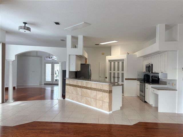 7207 39TH LANE E, Sarasota, FL 34243