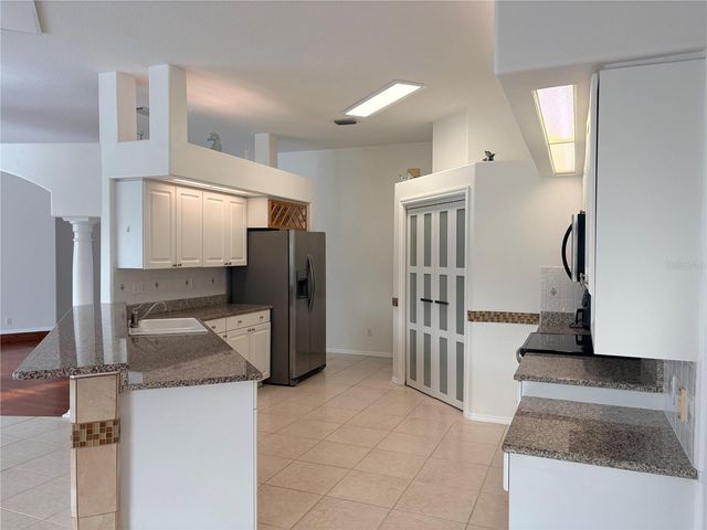 7207 39TH LANE E, Sarasota, FL 34243