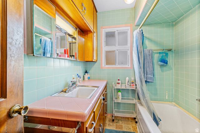 2924 S BUCCANEER DR, Magna, UT 84044