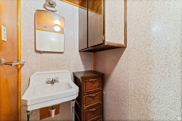 2924 S BUCCANEER DR, Magna, UT 84044