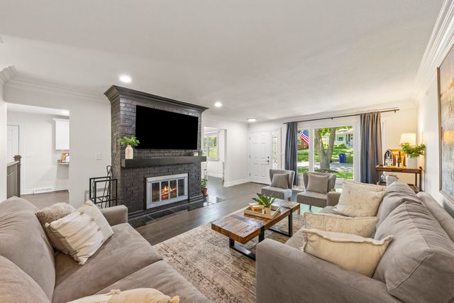 648 S Main Street, Naperville, IL 60540
