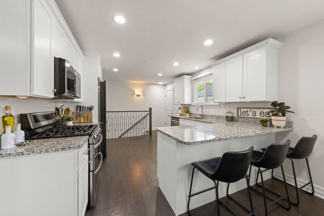 648 S Main Street, Naperville, IL 60540