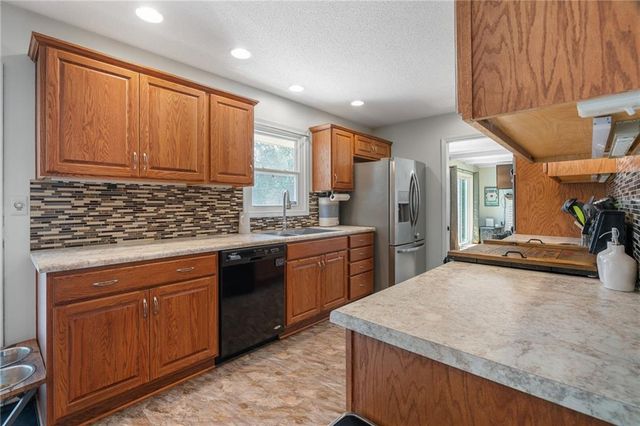 10719 Cypress Avenue, Kansas City, MO 64137
