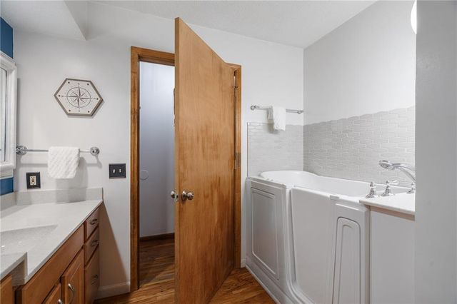 10719 Cypress Avenue, Kansas City, MO 64137