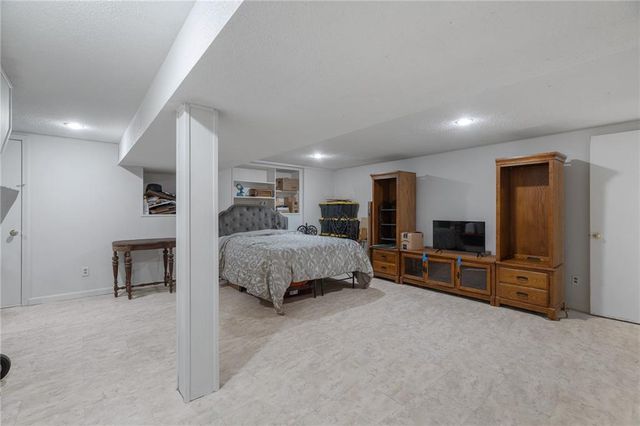 10719 Cypress Avenue, Kansas City, MO 64137