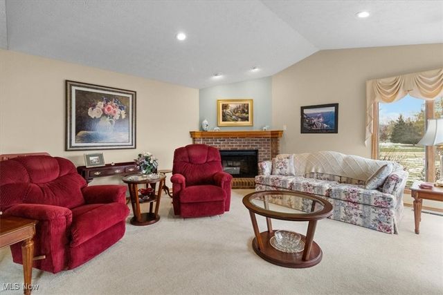 33025 Cobblestone Circle, North Ridgeville, OH 44039