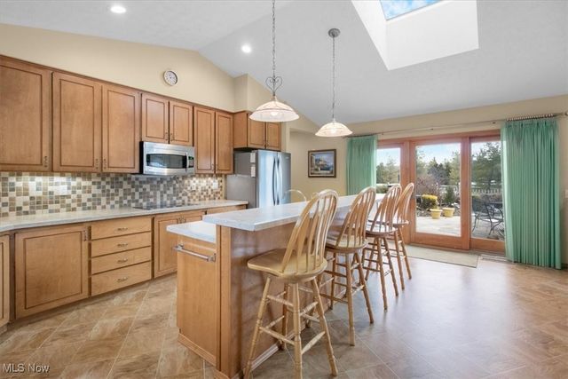 33025 Cobblestone Circle, North Ridgeville, OH 44039