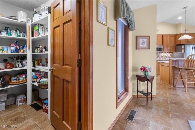 33025 Cobblestone Circle, North Ridgeville, OH 44039