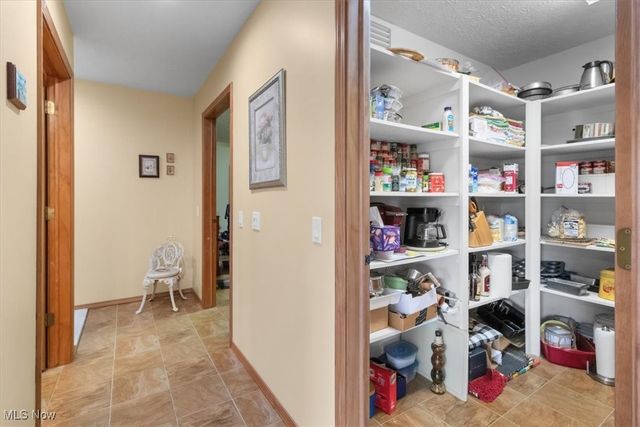 33025 Cobblestone Circle, North Ridgeville, OH 44039