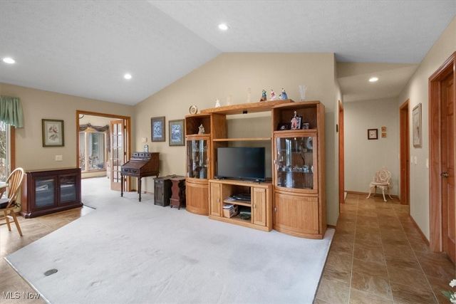 33025 Cobblestone Circle, North Ridgeville, OH 44039