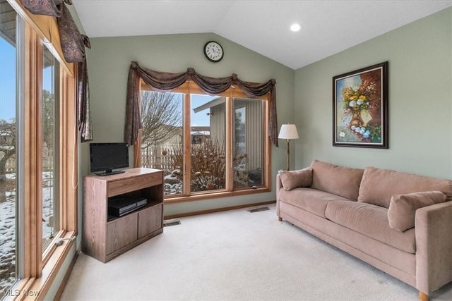 33025 Cobblestone Circle, North Ridgeville, OH 44039