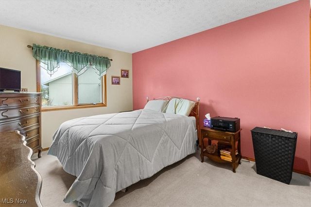 33025 Cobblestone Circle, North Ridgeville, OH 44039