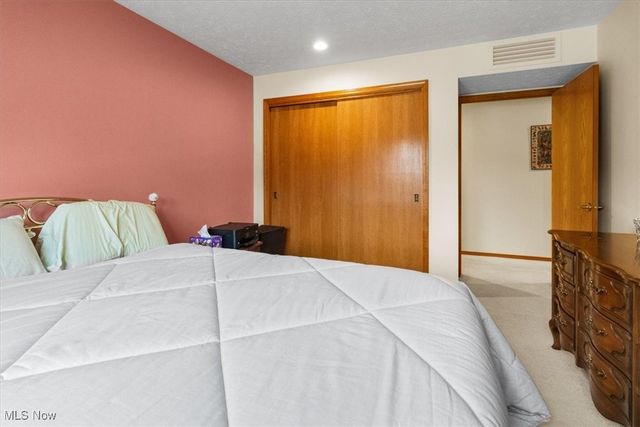 33025 Cobblestone Circle, North Ridgeville, OH 44039