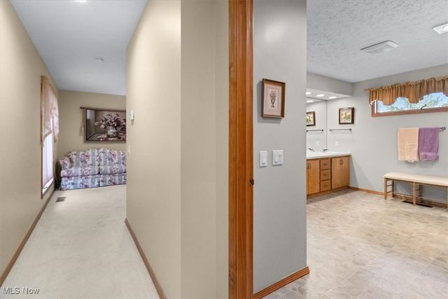 33025 Cobblestone Circle, North Ridgeville, OH 44039