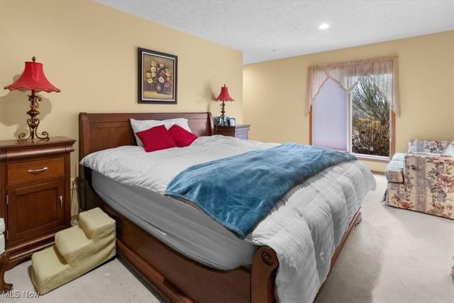 33025 Cobblestone Circle, North Ridgeville, OH 44039