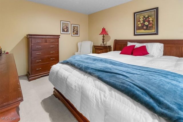 33025 Cobblestone Circle, North Ridgeville, OH 44039