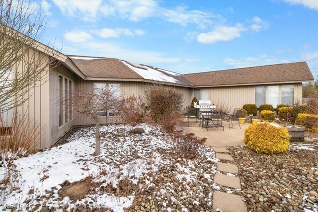 33025 Cobblestone Circle, North Ridgeville, OH 44039