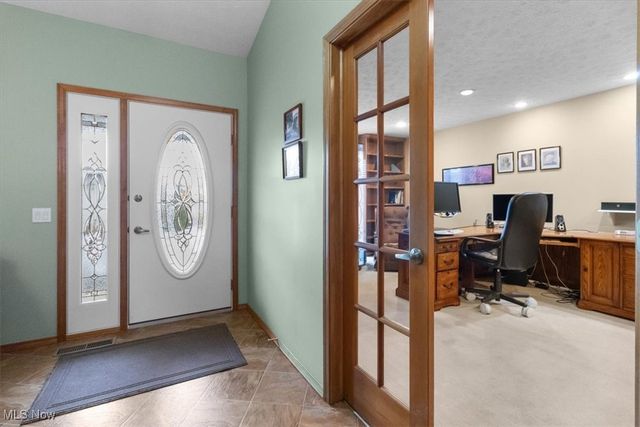 33025 Cobblestone Circle, North Ridgeville, OH 44039