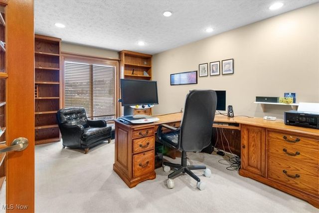 33025 Cobblestone Circle, North Ridgeville, OH 44039