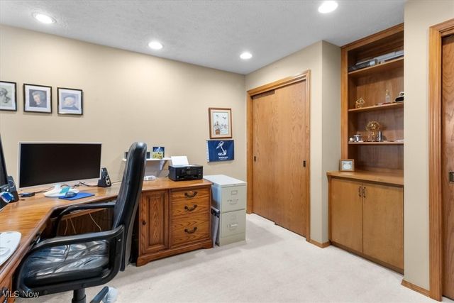 33025 Cobblestone Circle, North Ridgeville, OH 44039