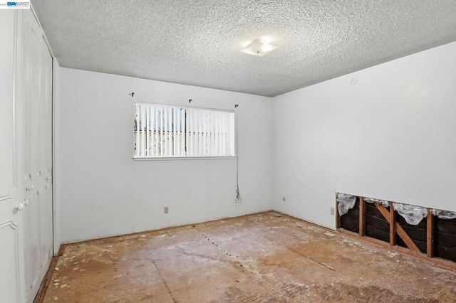 2550 Damuth St, Oakland, CA 94602