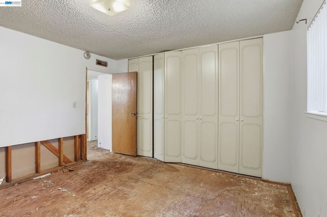 2550 Damuth St, Oakland, CA 94602