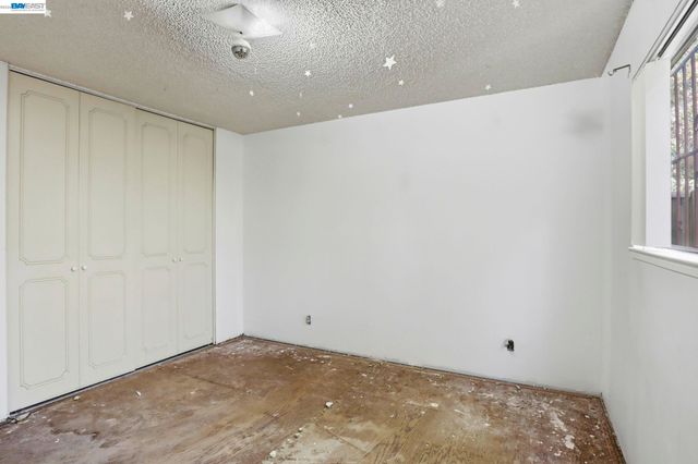 2550 Damuth St, Oakland, CA 94602