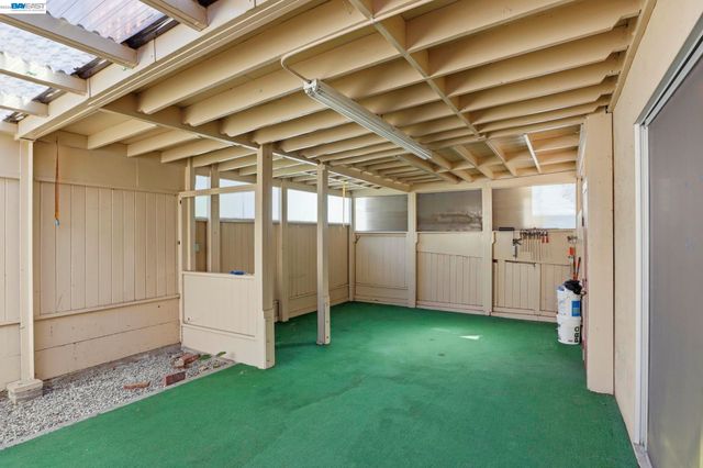 2550 Damuth St, Oakland, CA 94602