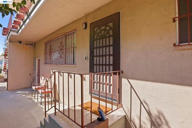 2550 Damuth St, Oakland, CA 94602