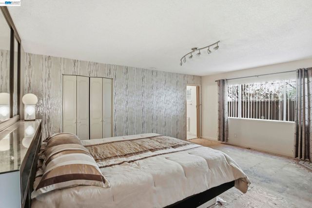 2550 Damuth St, Oakland, CA 94602