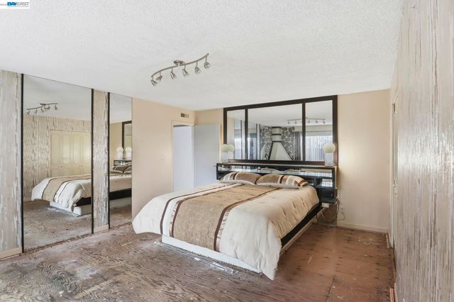 2550 Damuth St, Oakland, CA 94602