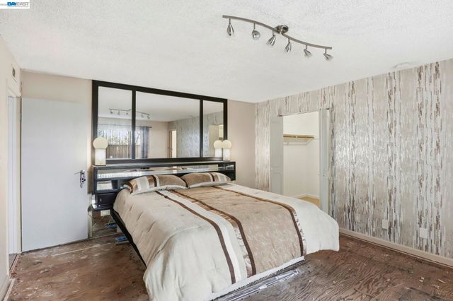 2550 Damuth St, Oakland, CA 94602