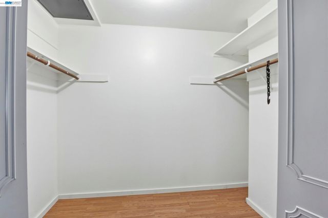 2550 Damuth St, Oakland, CA 94602