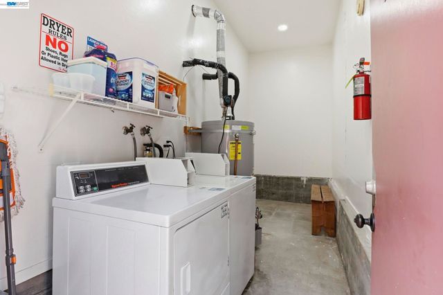 2550 Damuth St, Oakland, CA 94602