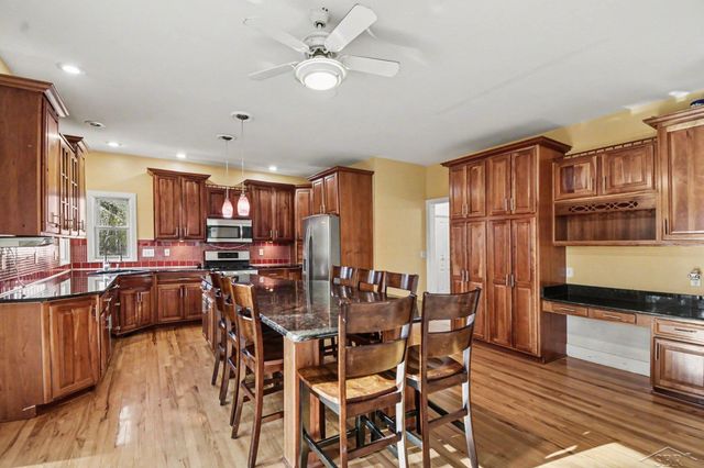 10 Cobblestone Place, Saginaw, MI 48603