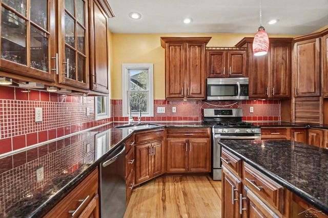 10 Cobblestone Place, Saginaw, MI 48603