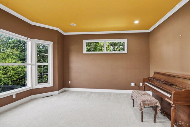 10 Cobblestone Place, Saginaw, MI 48603