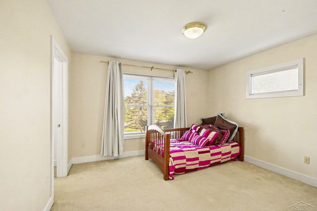 10 Cobblestone Place, Saginaw, MI 48603