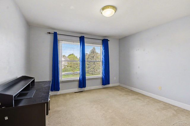 10 Cobblestone Place, Saginaw, MI 48603