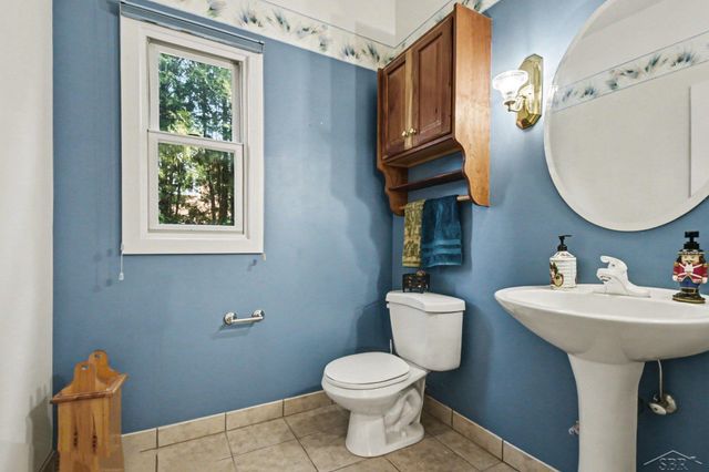 10 Cobblestone Place, Saginaw, MI 48603