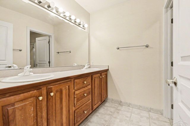 10 Cobblestone Place, Saginaw, MI 48603