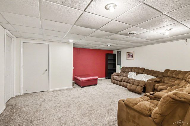 10 Cobblestone Place, Saginaw, MI 48603